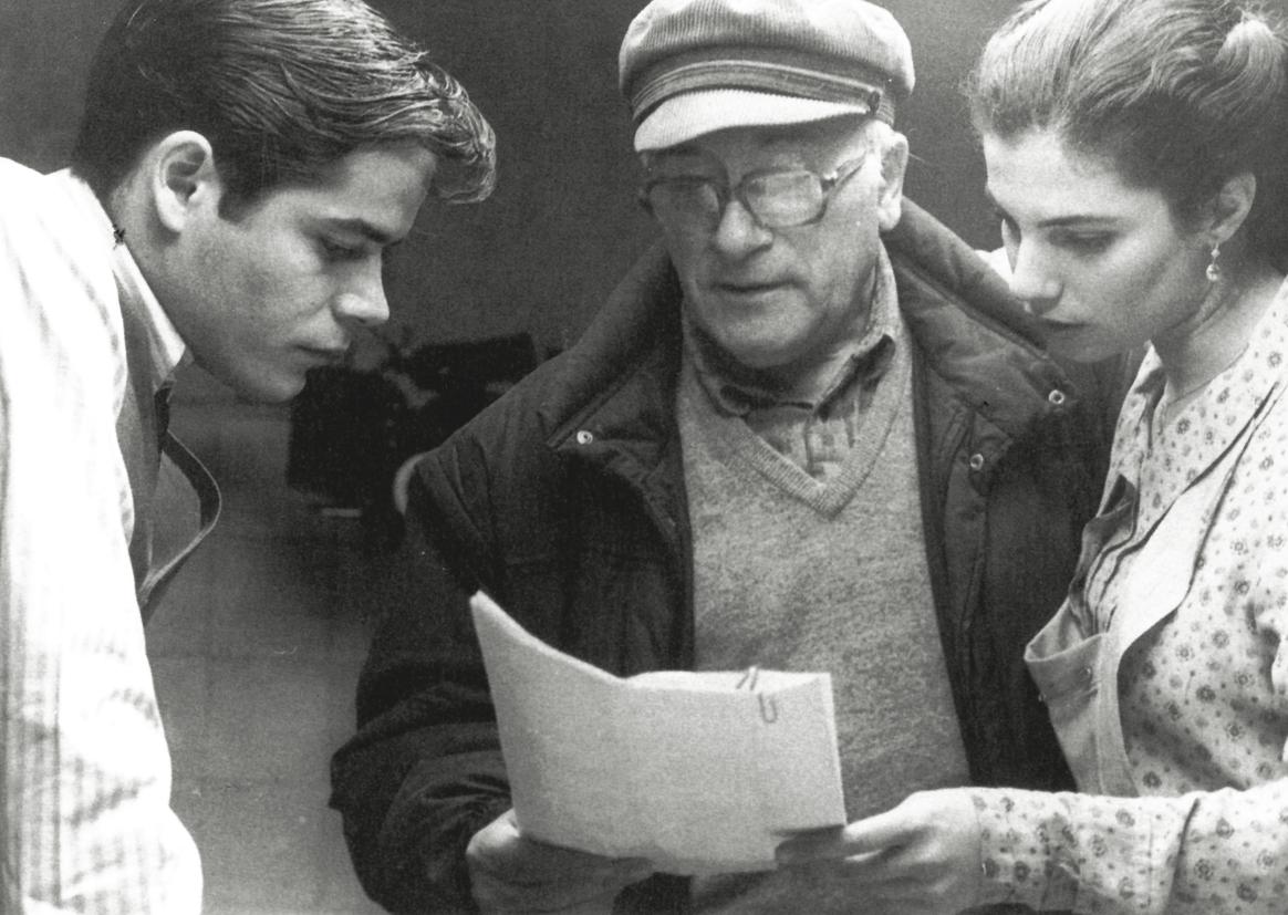 Vicente Aranda con Jorge Sanz y Maribel Verdú en el rodaje de Amantes, 1993 (Ar. SGAE)
