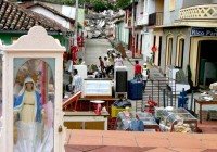 La Maldición, el Milagro y el Burro: la tierra prometida de la memoria